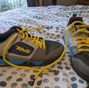 Men's Teva 4304 tennis shoes